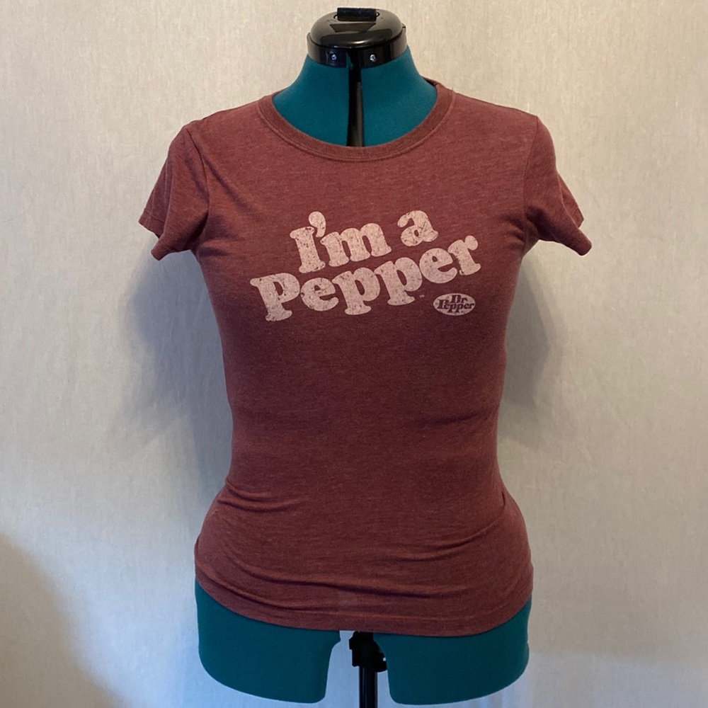 Y2K Retro Dr. Pepper “I’m a Pepper” Slogan Burgundy Tee